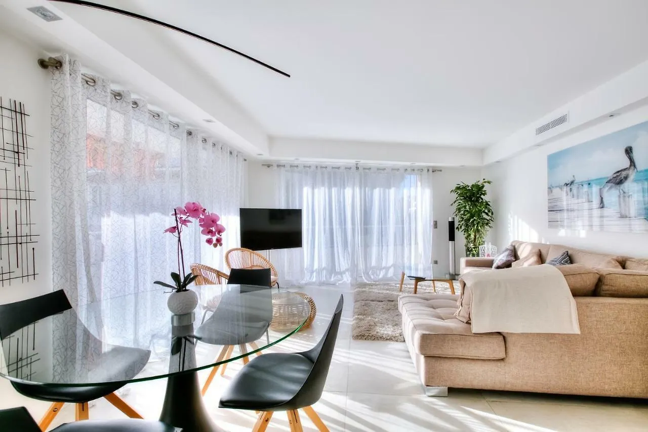 Holiday home Magnifique Appartement Renove 1Mn Des Plages Cannes France