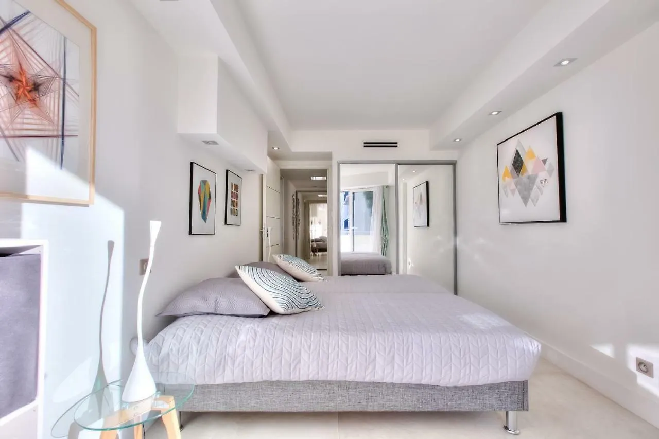 Holiday home Magnifique Appartement Renove 1Mn Des Plages Cannes