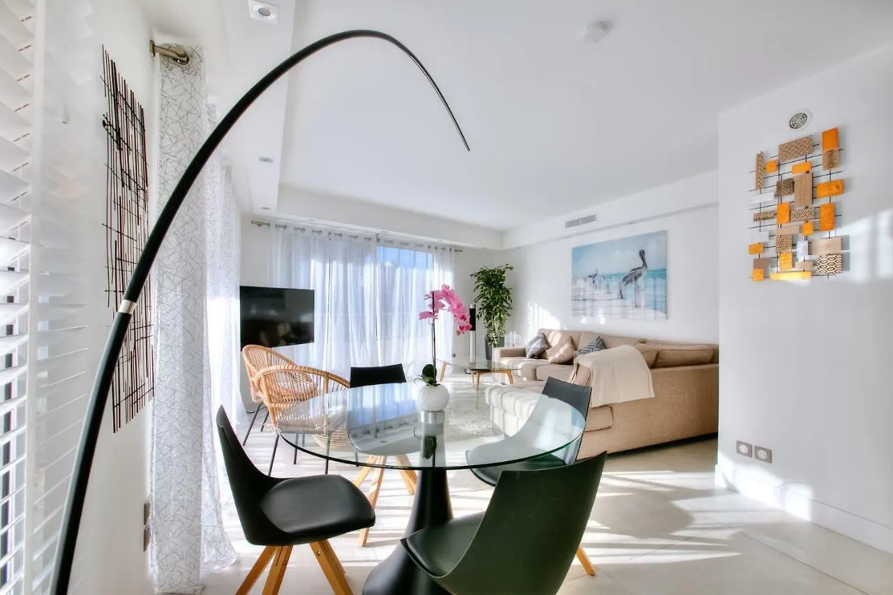 Holiday home Magnifique Appartement Renove 1Mn Des Plages Cannes