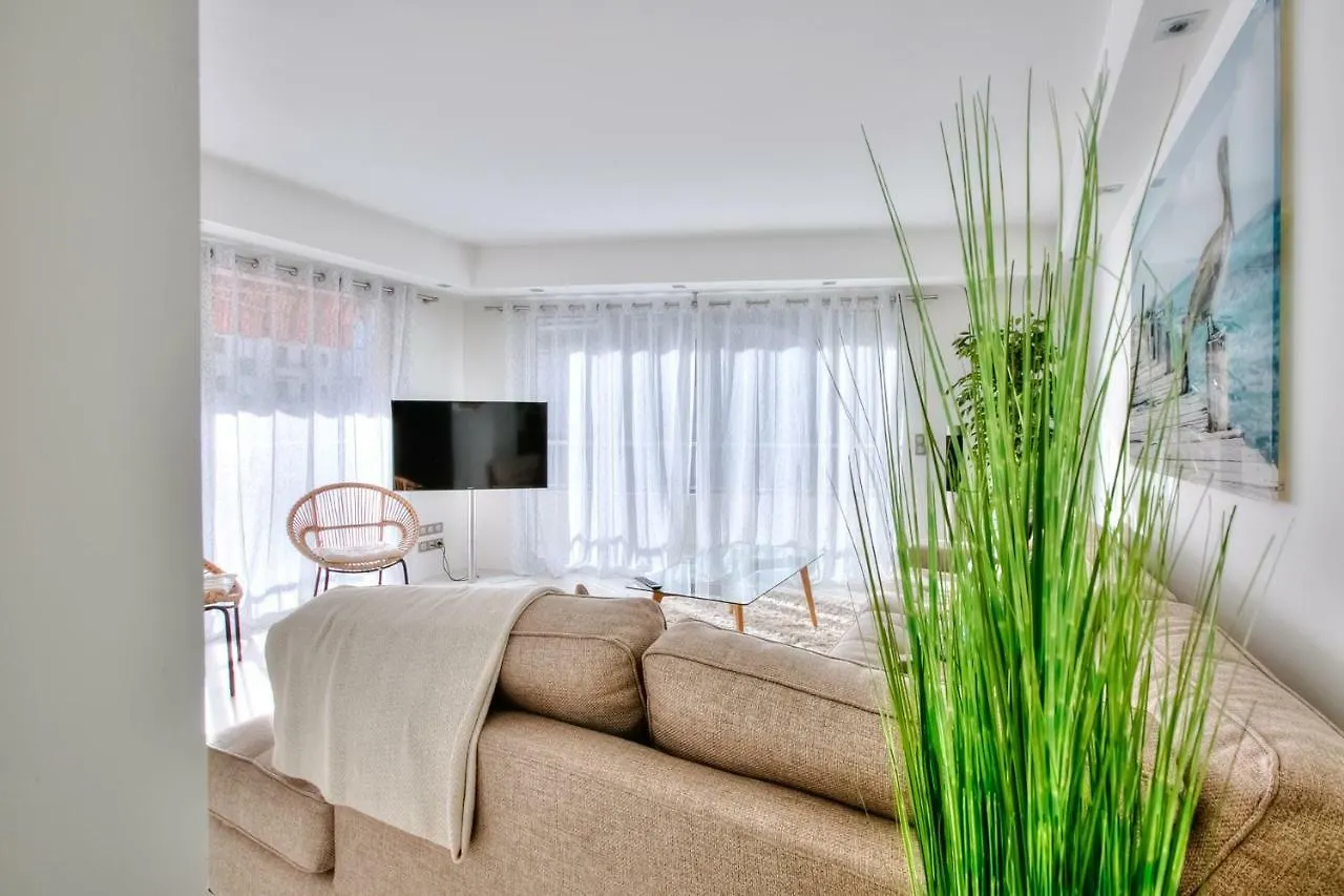 Holiday home Magnifique Appartement Renove 1Mn Des Plages Cannes